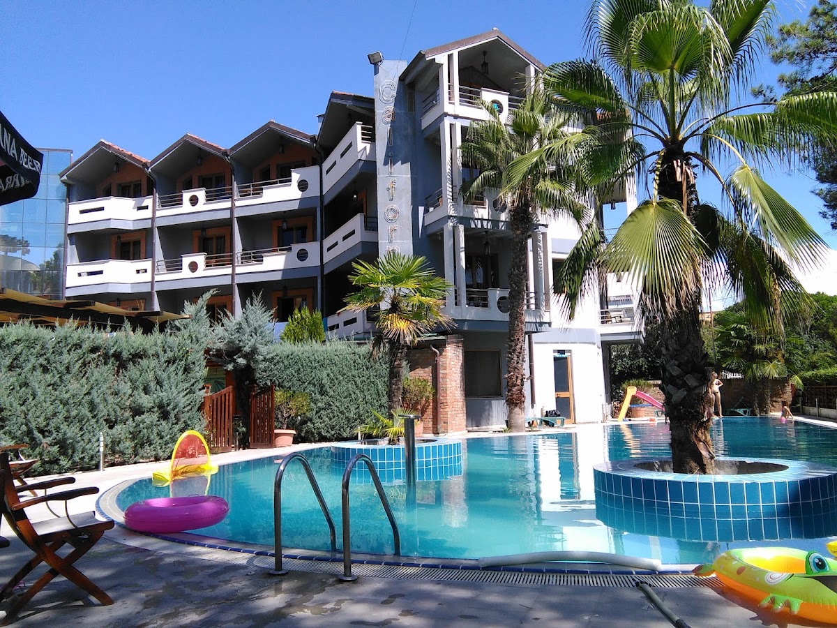 FamCalifornia Hotel photo 5