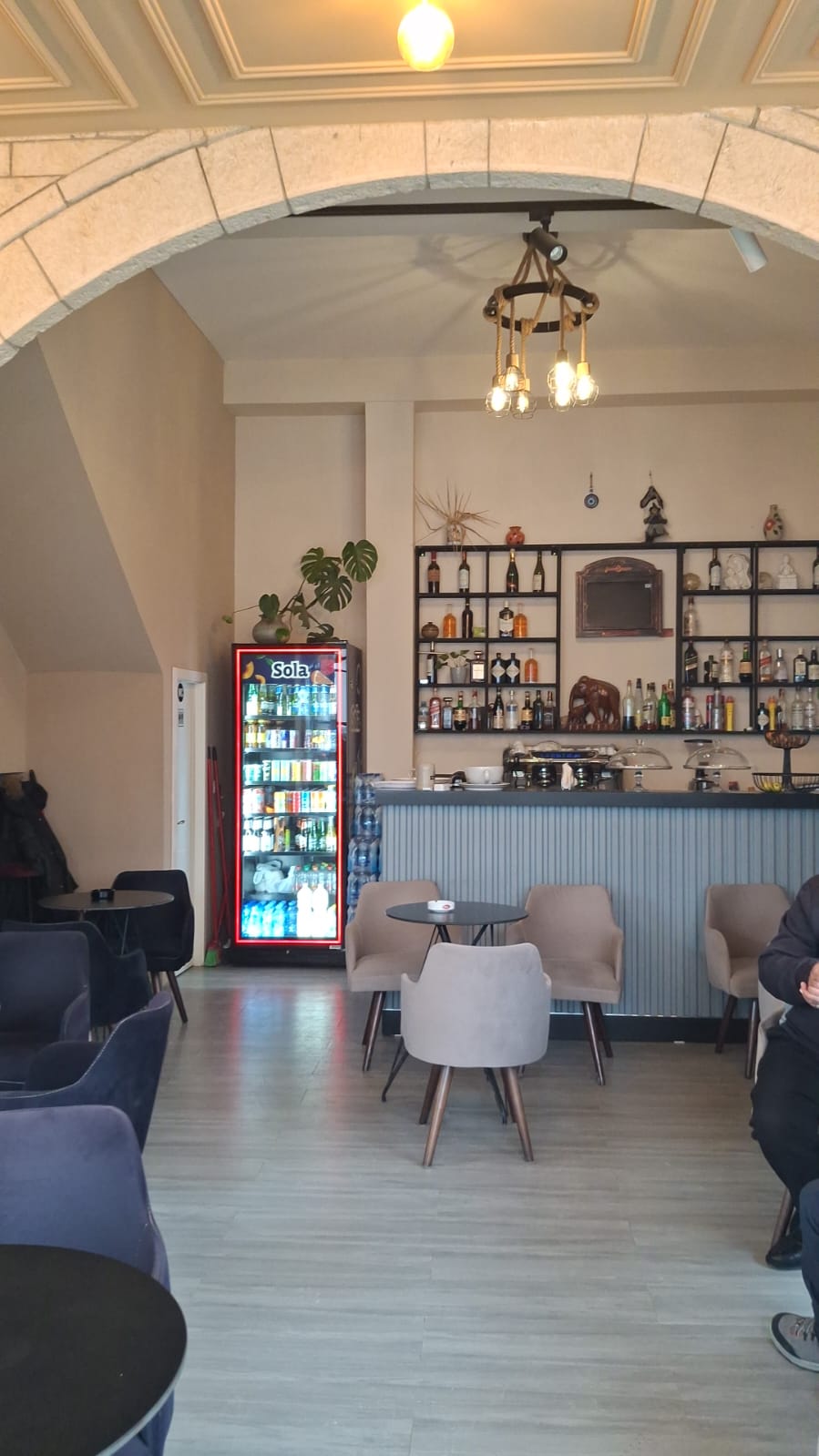 Es cafe lounge photo 2