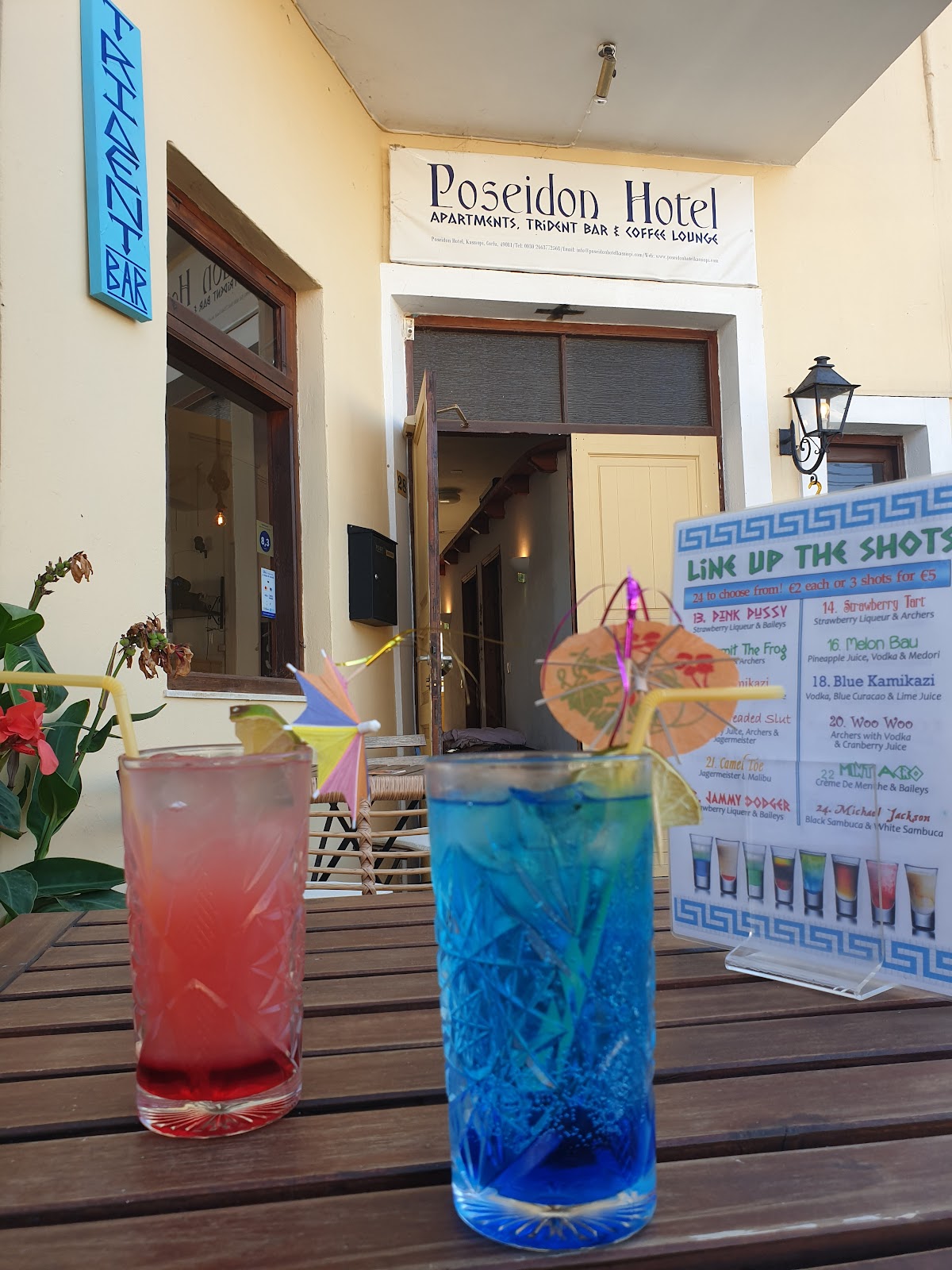 Poseidon Hotel, Trident Bar & Coffee Lounge photo 3