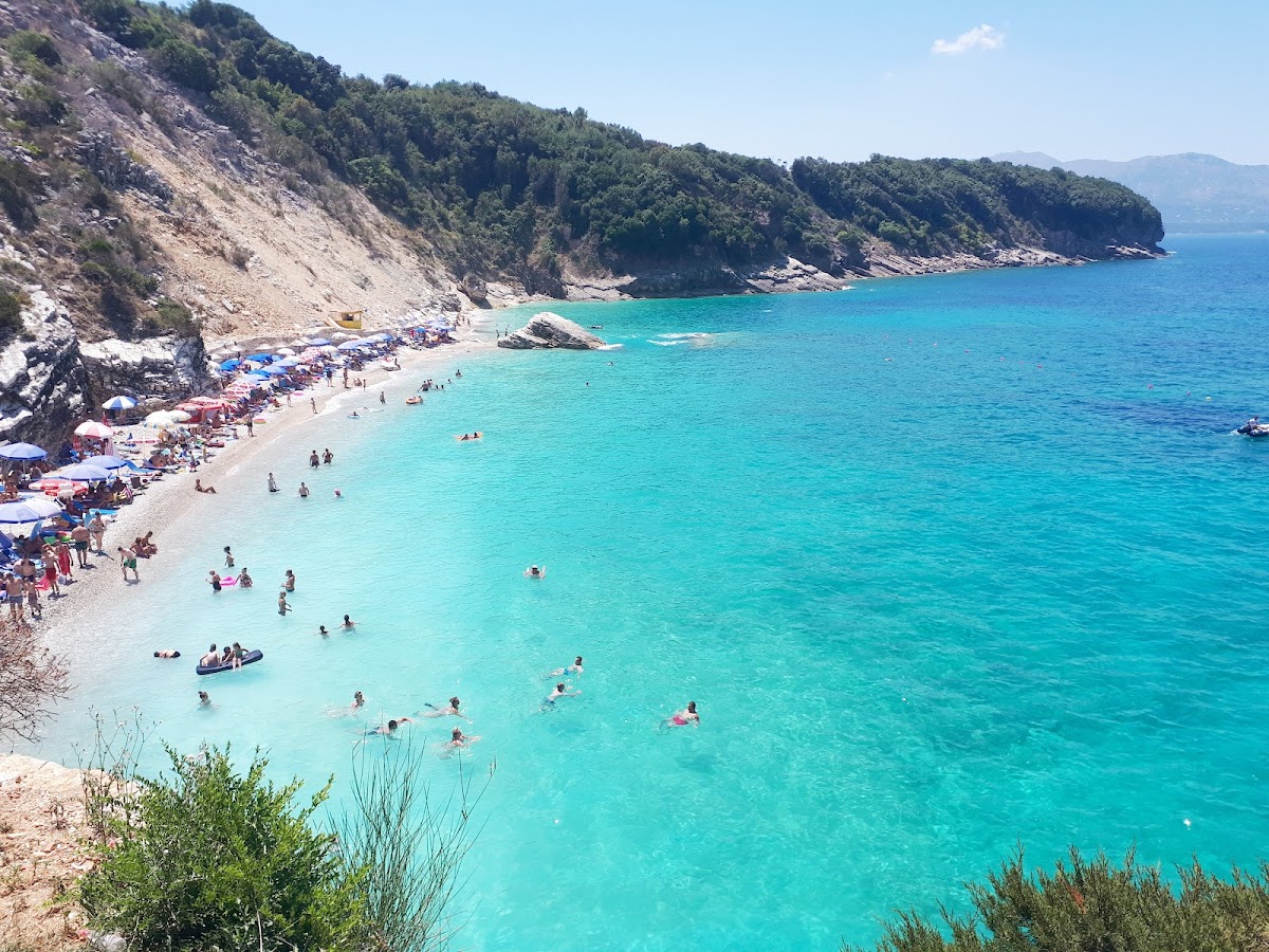 Pulëbardha Beach