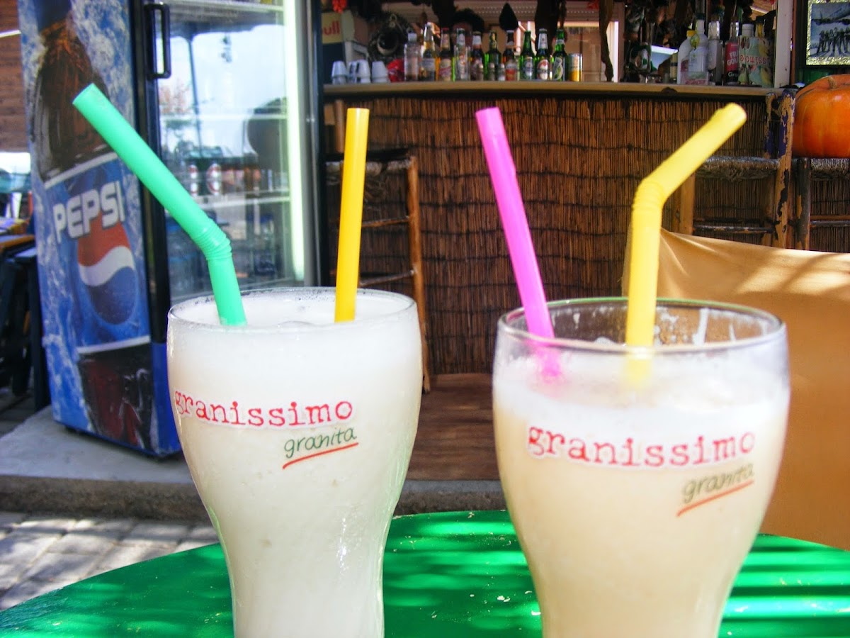 Red Indian Rock Cafe Himare photo 2