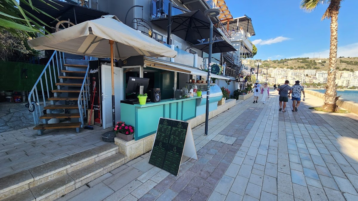 NutriGreens Salad Bar Sarande photo 4