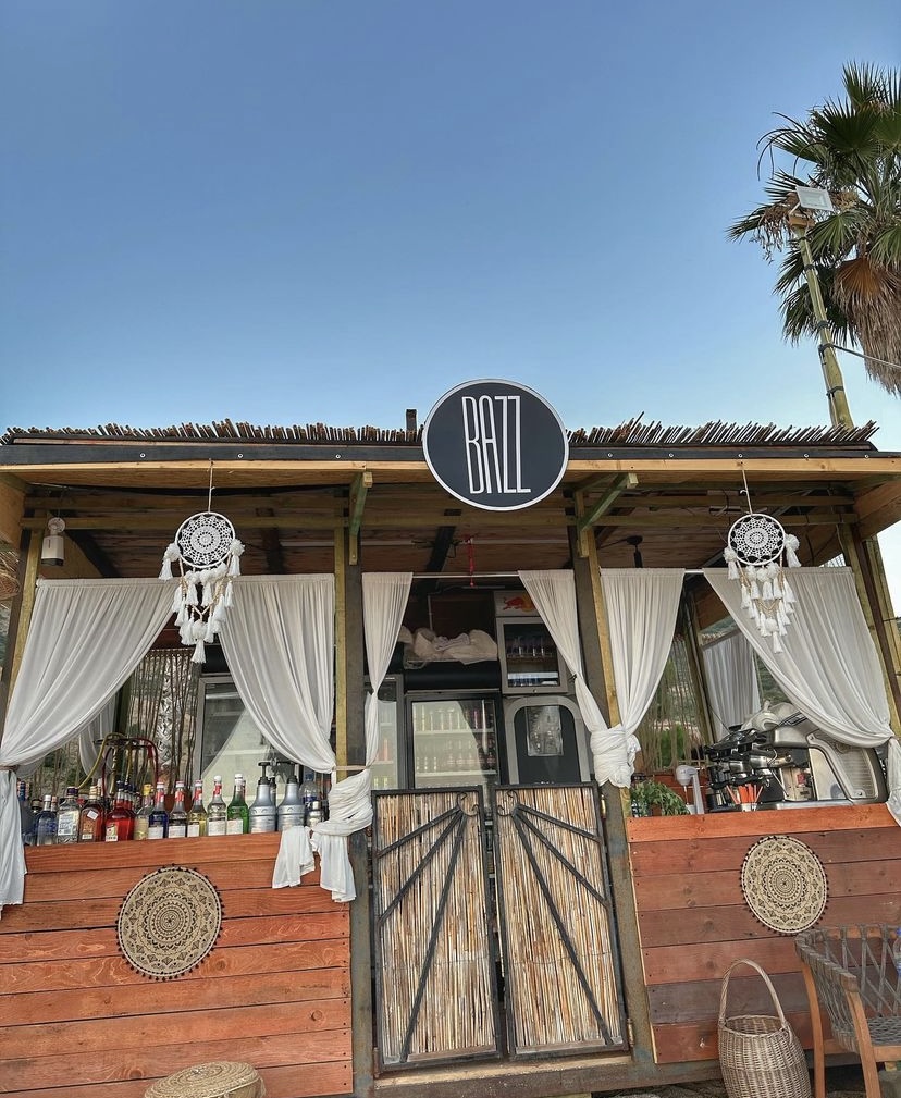 Bazz Beach Bar