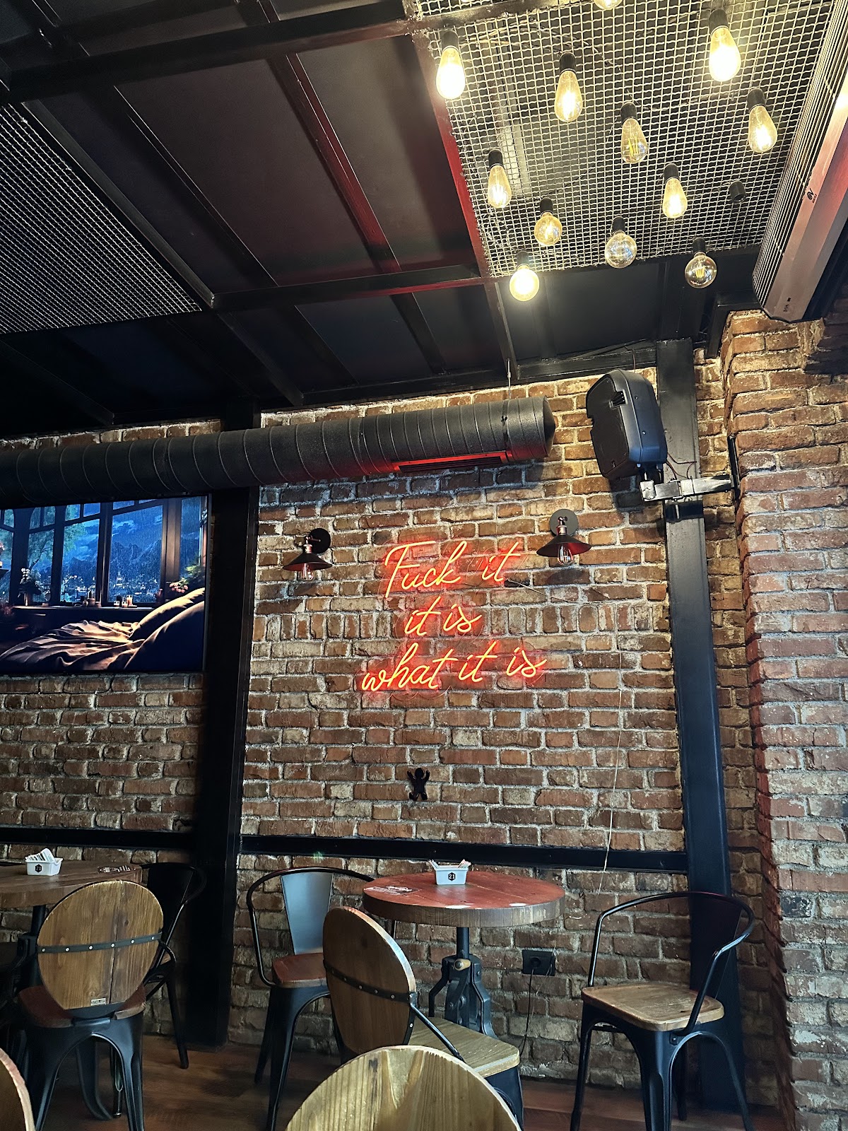 21 Bar photo 4