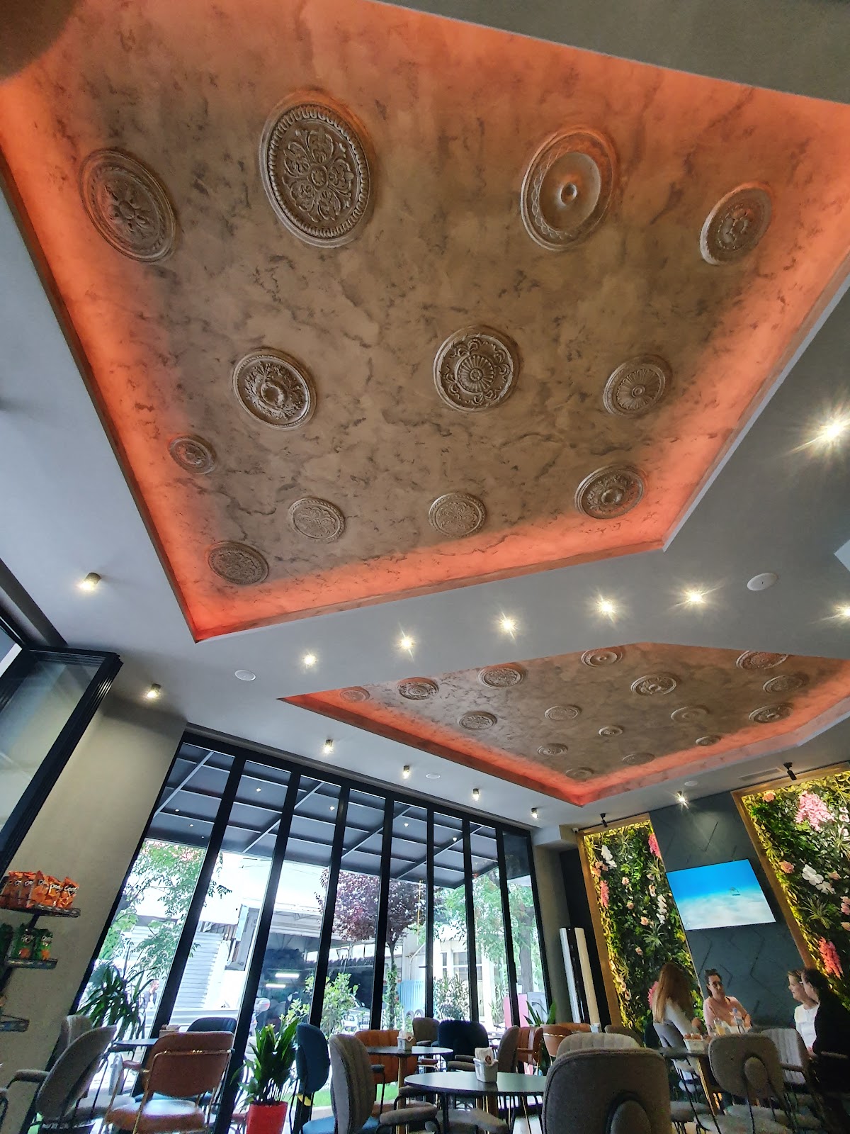 PLUTO BAR photo 3