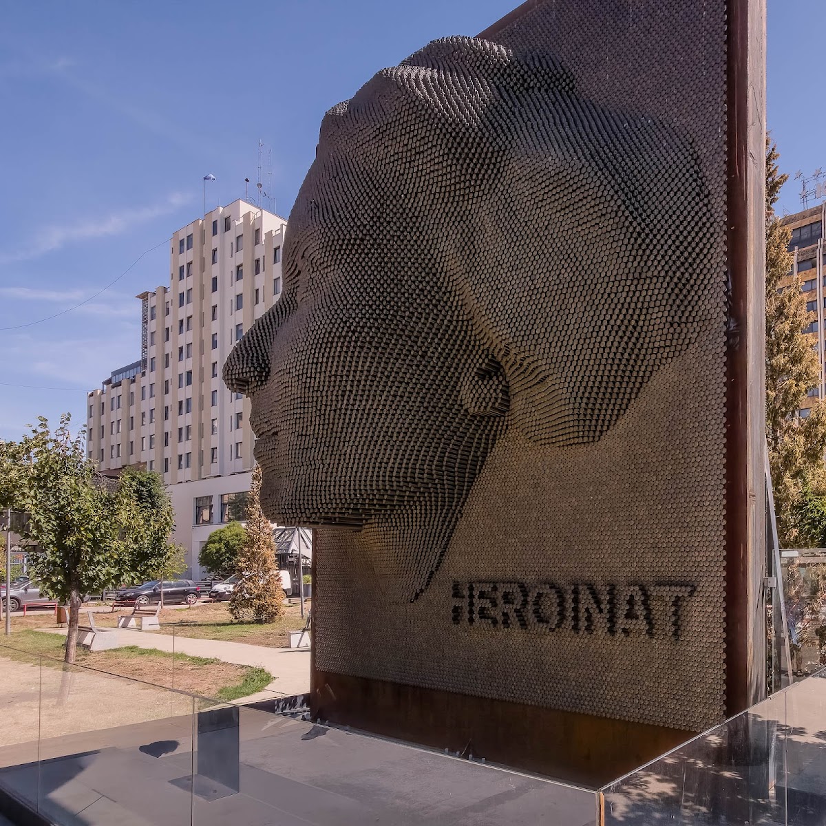 Memorial HEROINES — Atraksione në Prishtinë