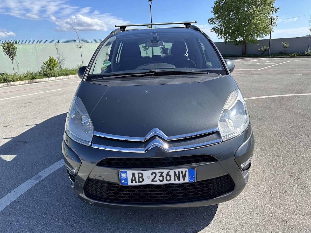 Rent a Car by Blue Line - Gjirokastër photo 3