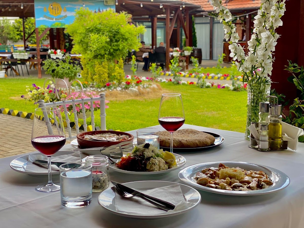 Restaurant Green Garden — Restorante në Suharekë — photo 2