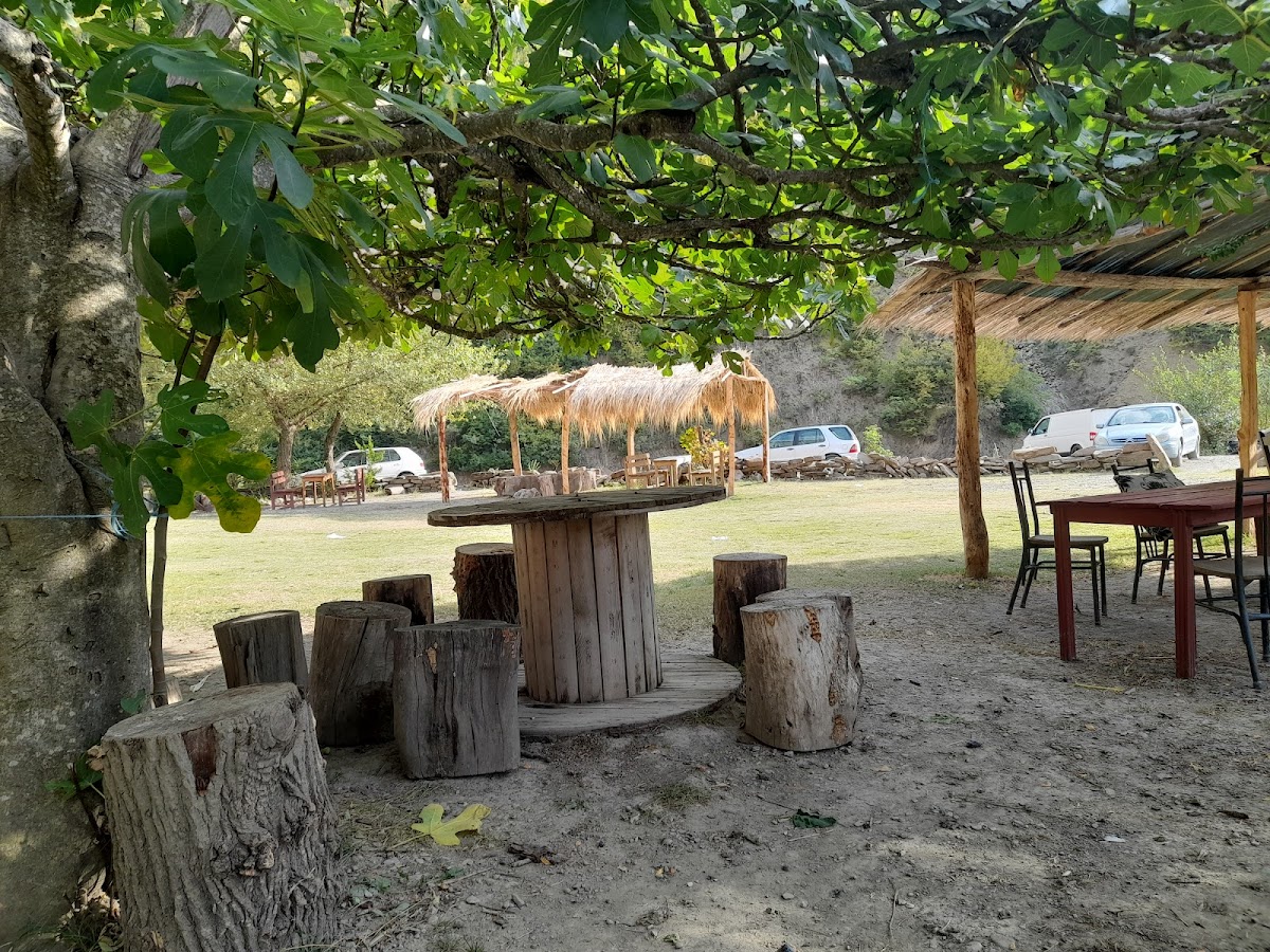 Bar Restorant Kanioni i Holtës
