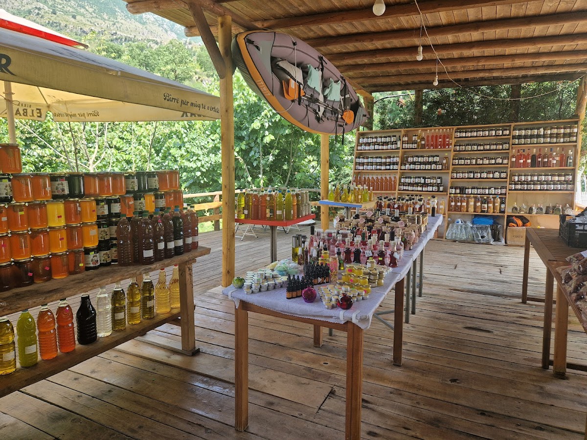 Uji i Ftohtë Cafe and Honey photo 4