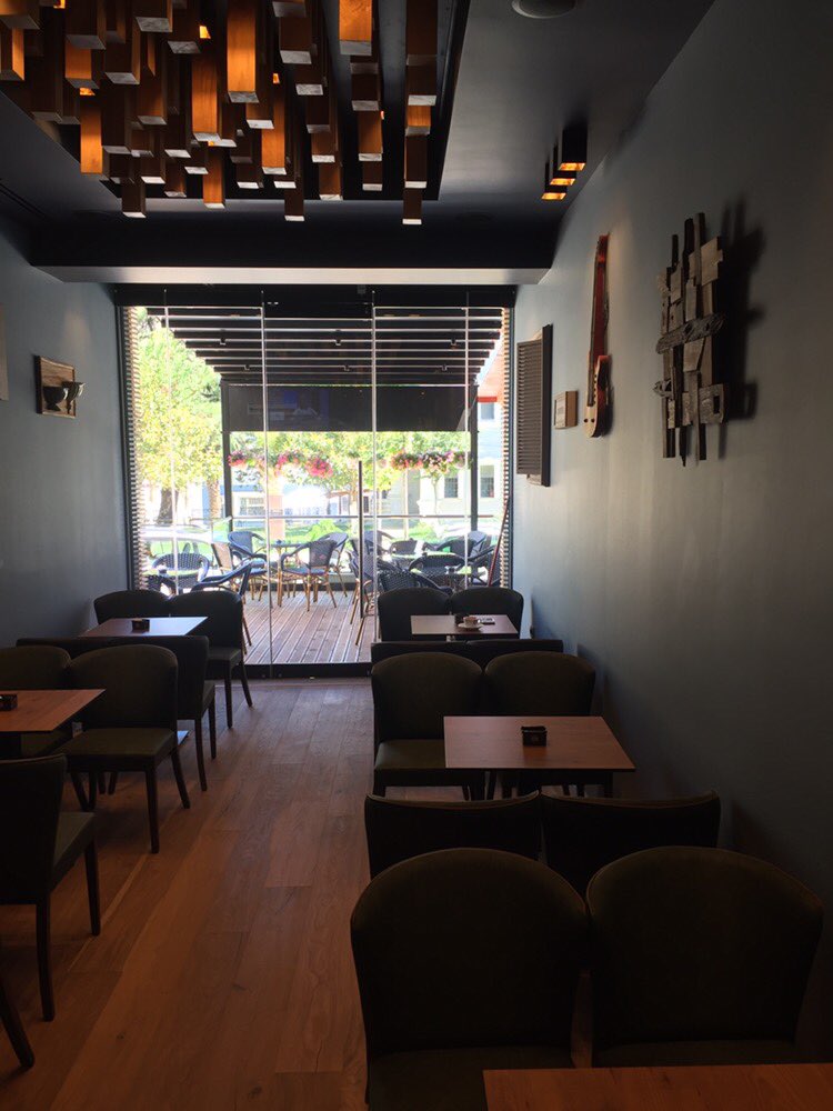 Jugi Bar & Café