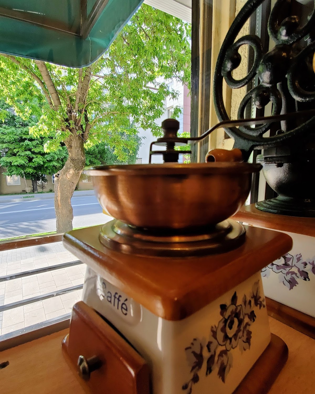 Cafe Mocca — Kafene në Prishtinë — photo 3