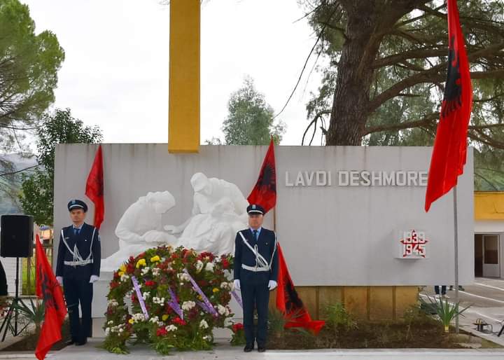 War Monument 1944 photo 2