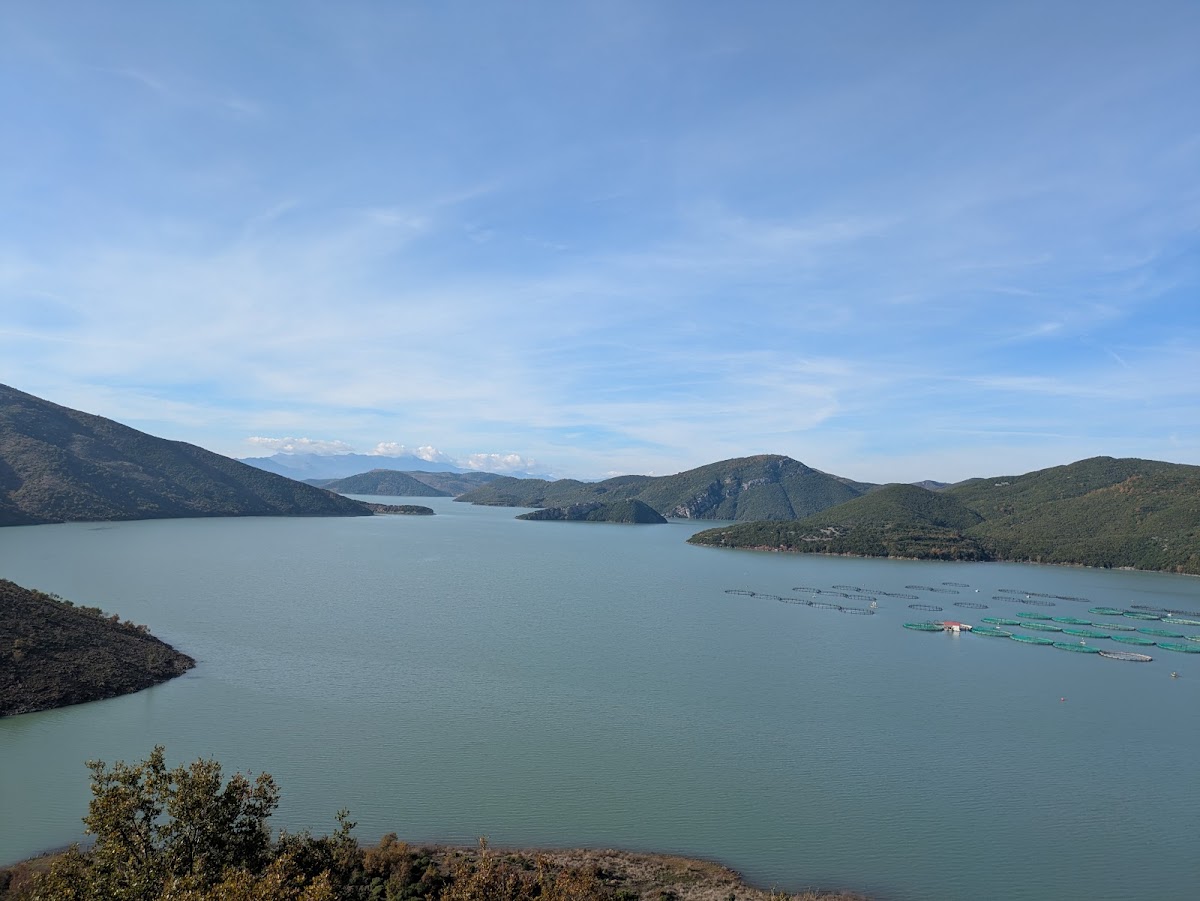 Komani lake photo 2
