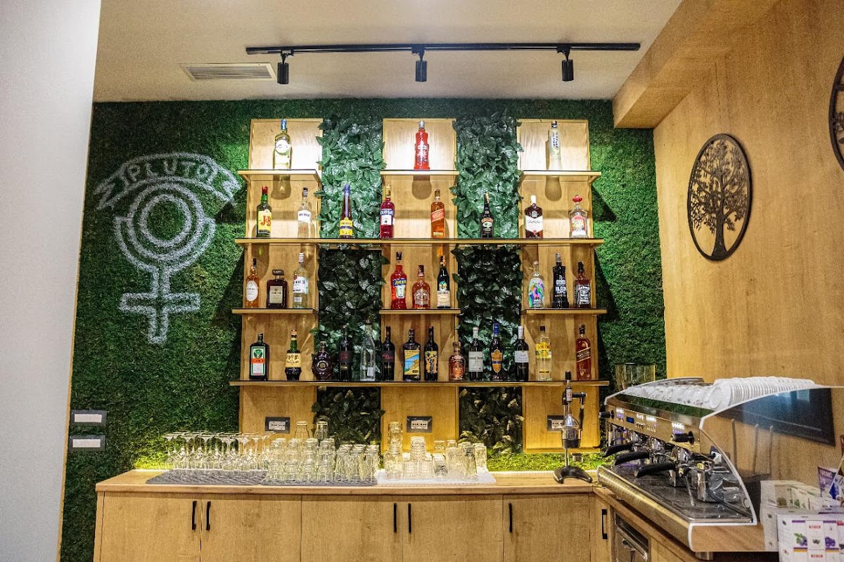 PLUTO BAR photo 4