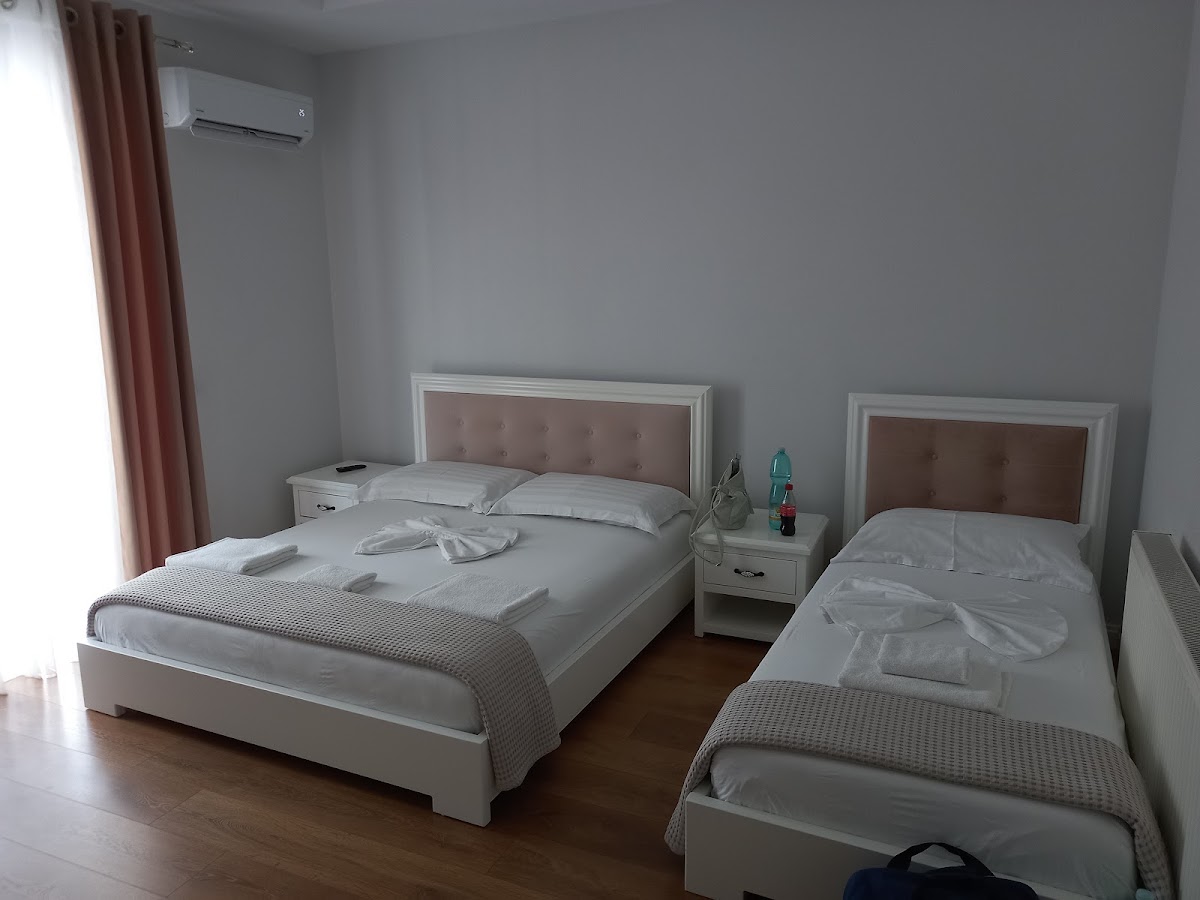 ZISI Hotel & Restaurant photo 3