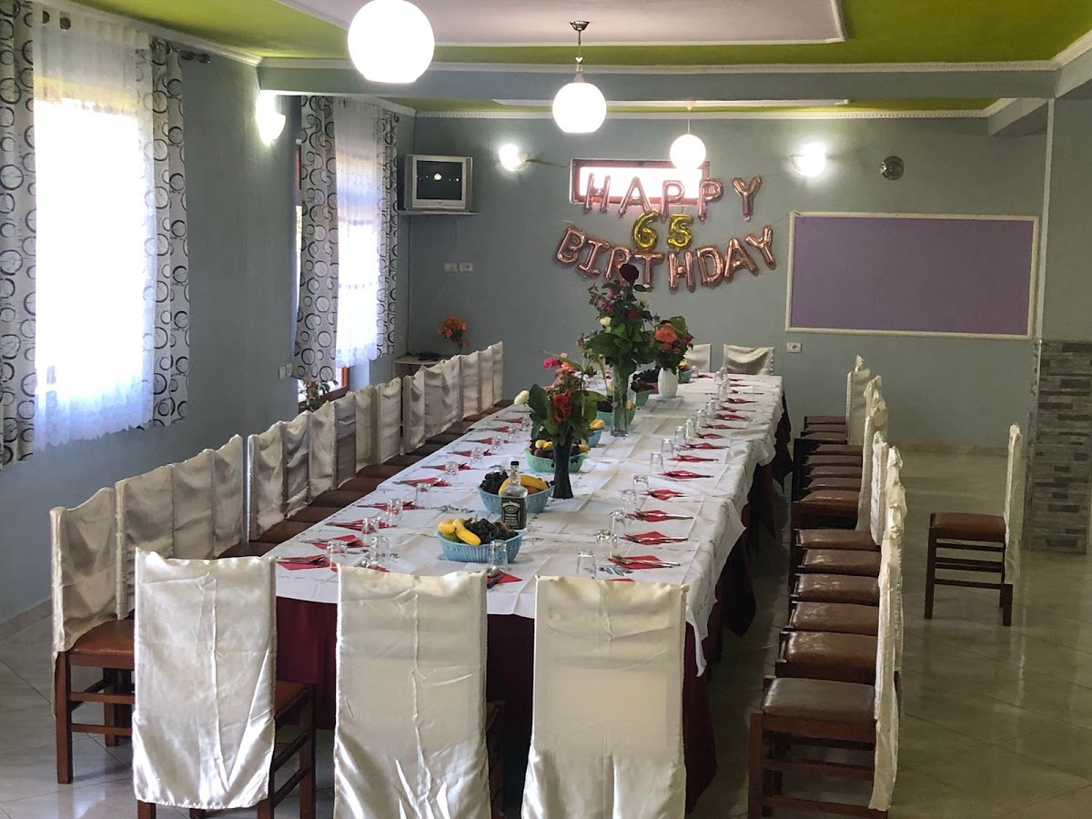 Bar Kafe Lavi Reni