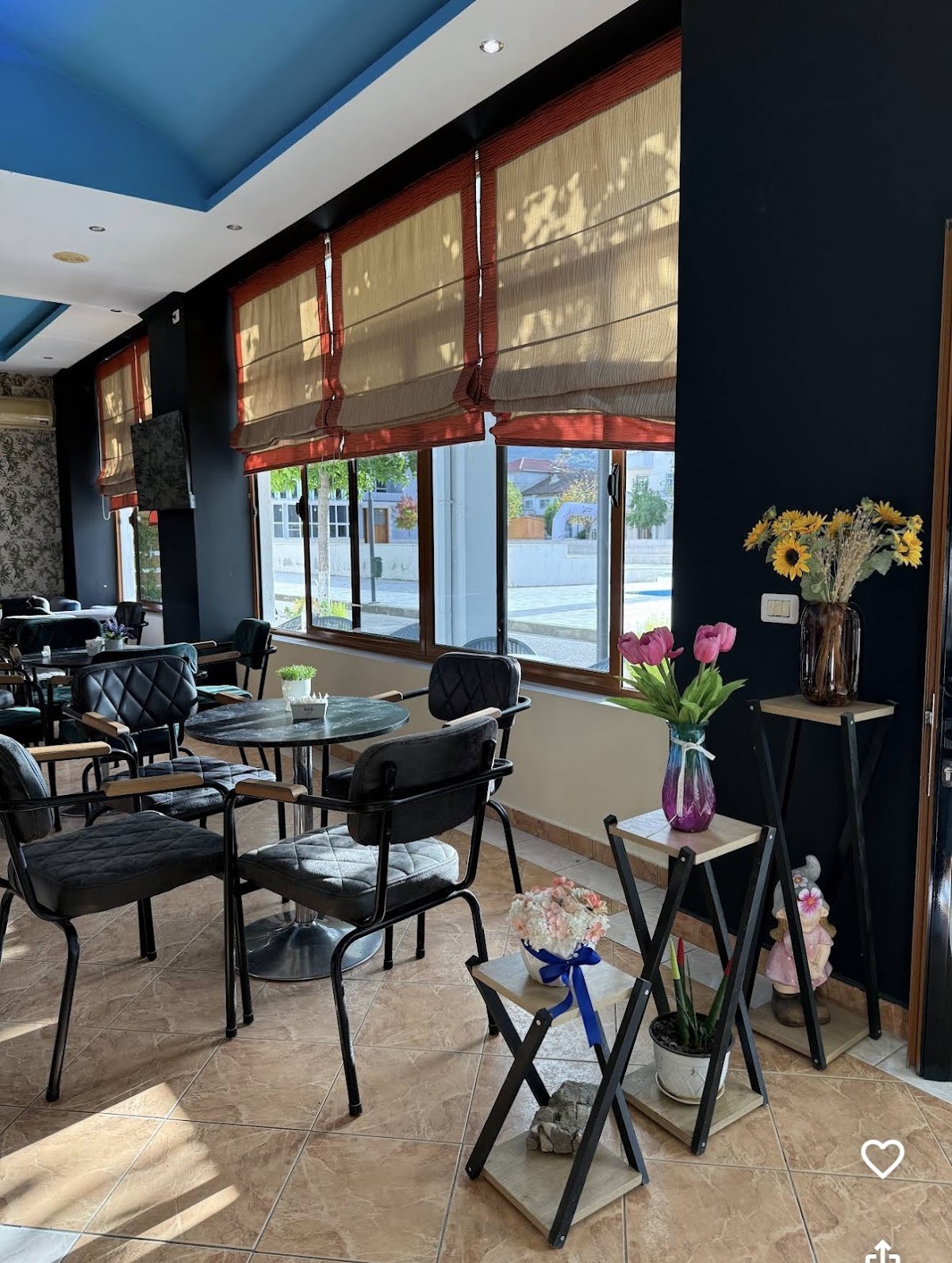 Emili coffee house photo 5