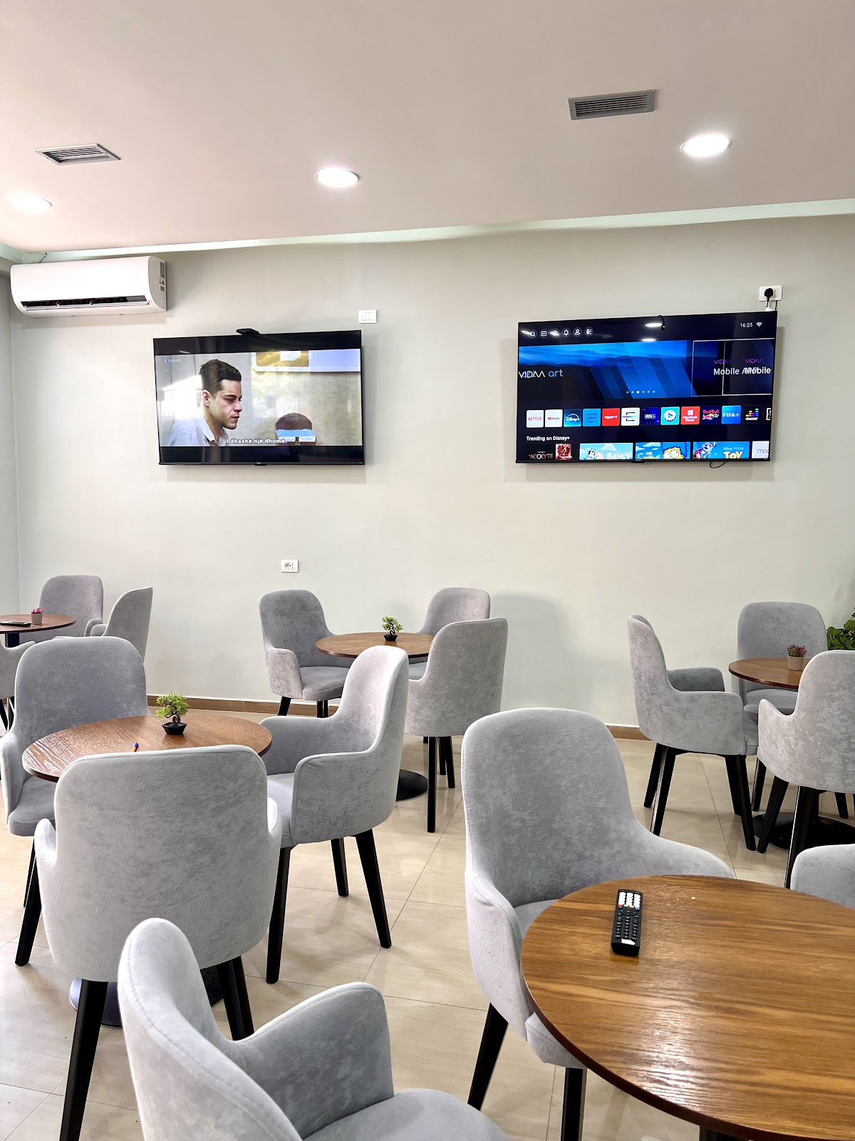Nicol’s coffee & bar photo 4