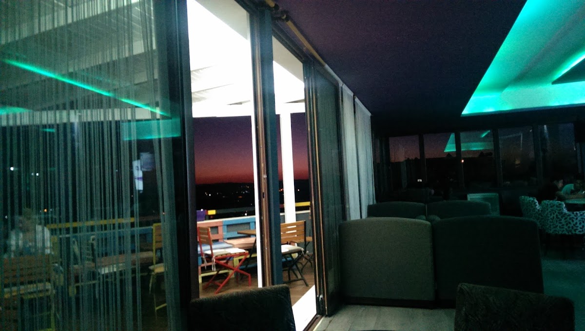 Bar Zhosien