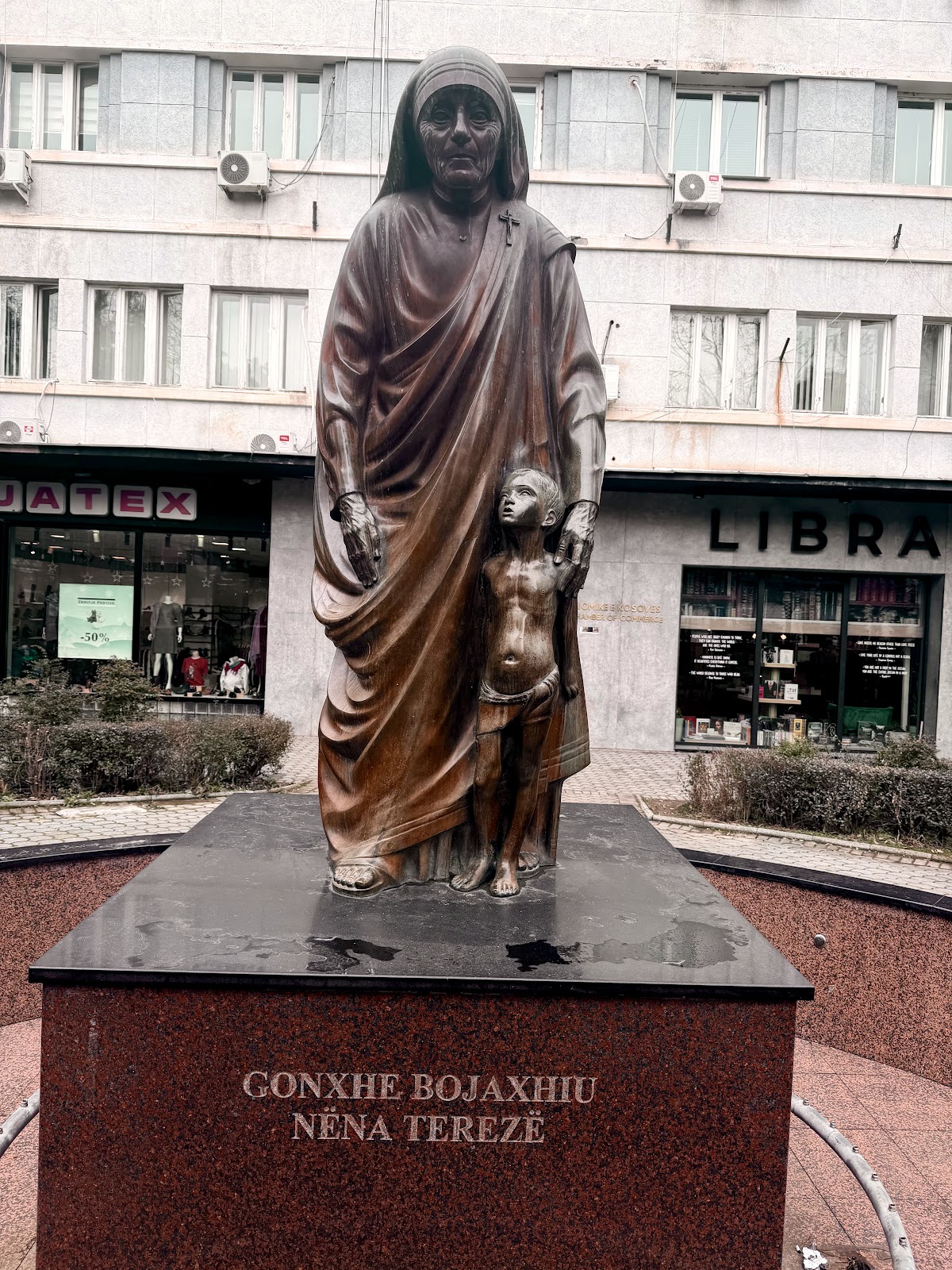 Mother Theresa Square — Atraksione në Prishtinë — photo 3