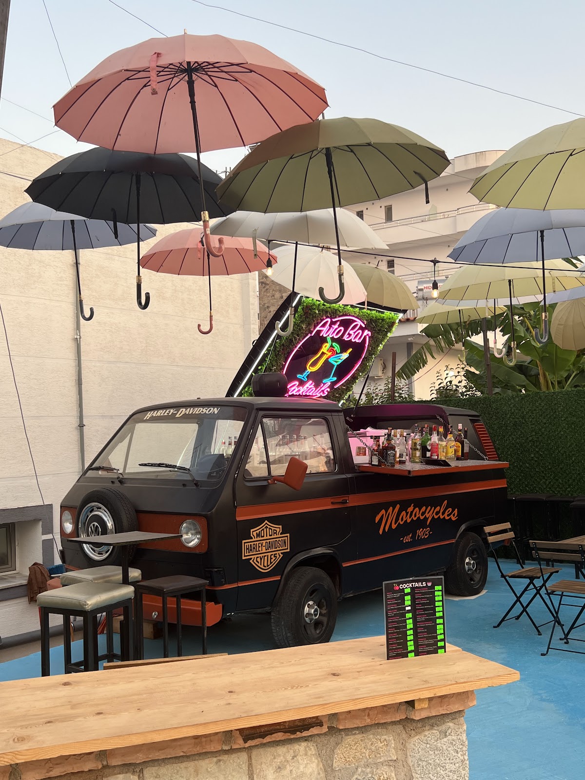 Cocktail Auto Bar & Hookah/Shisha