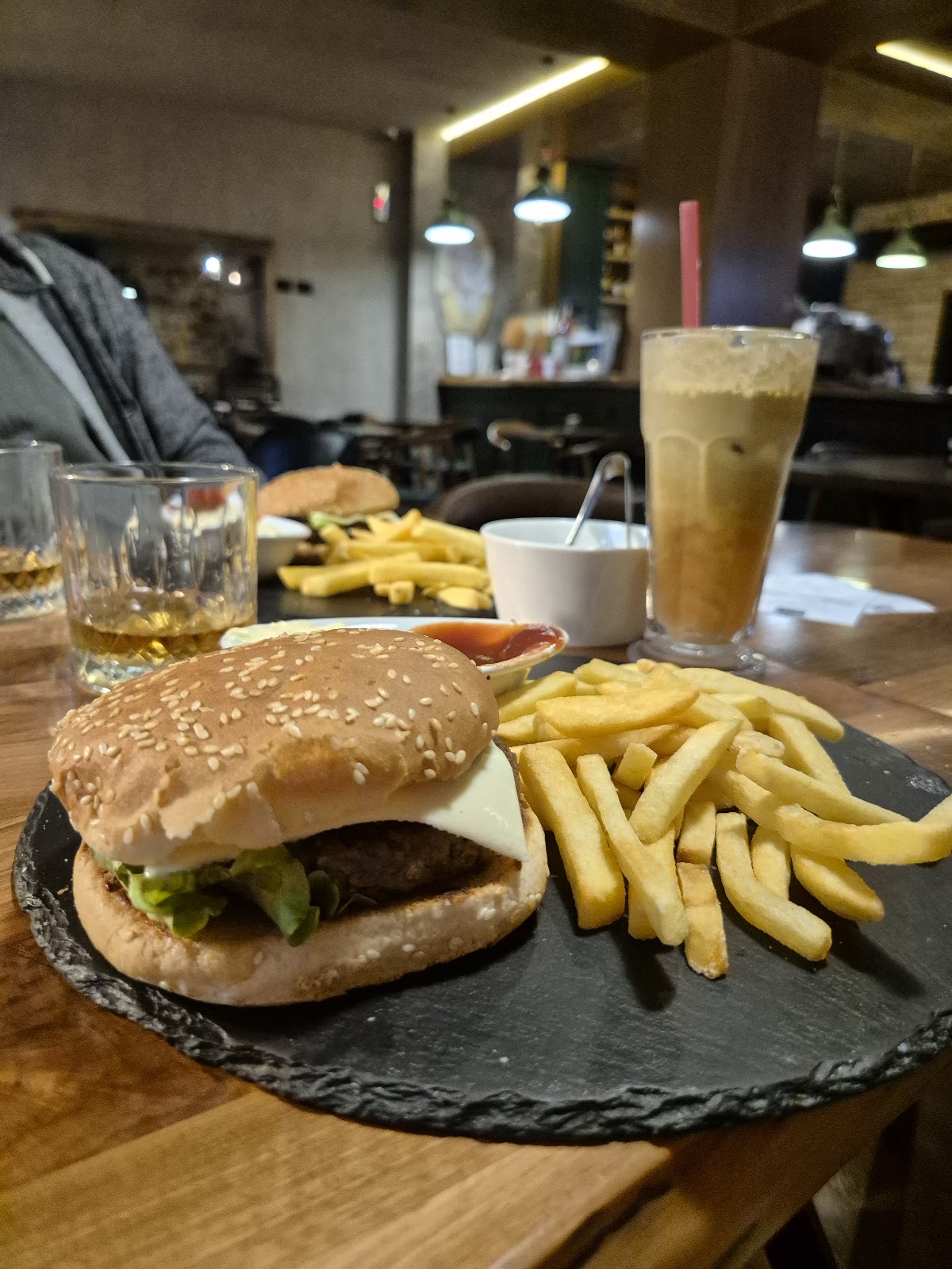 Fole Resto Lounge Bar & Rooms photo 2