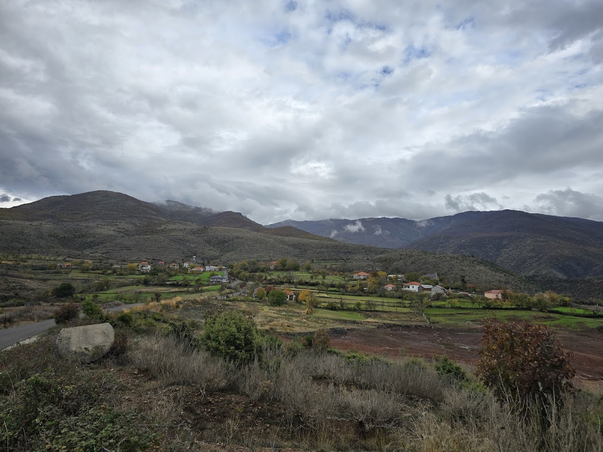 Hotolisht Lake photo 3