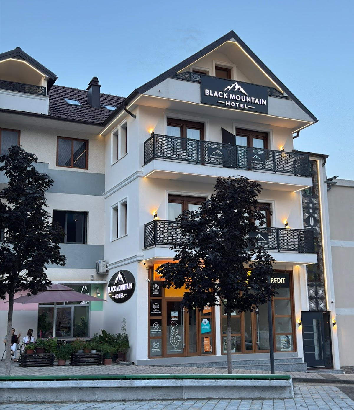 BlackMountain Hotel Albania