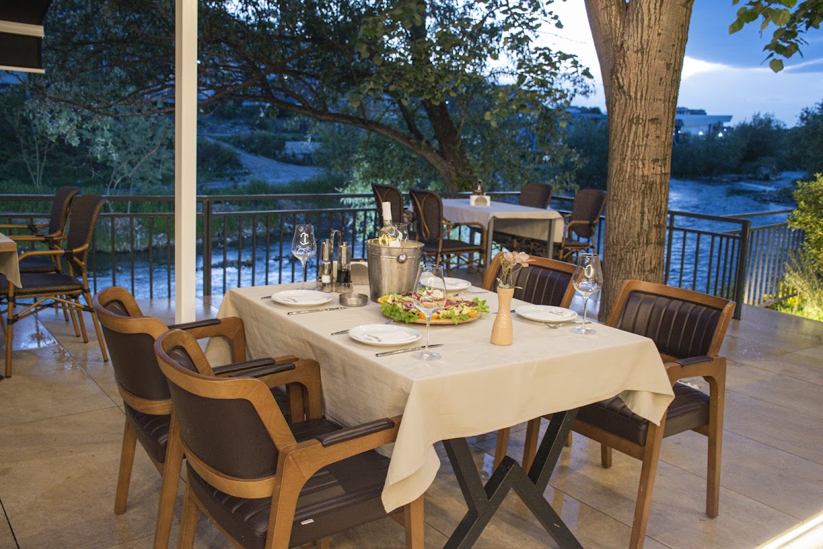 Riverside Restaurant