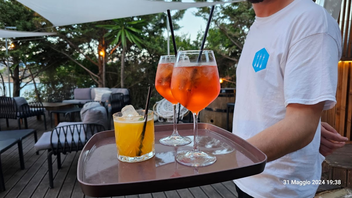 Manta Beach Bar and Restaurant photo 2