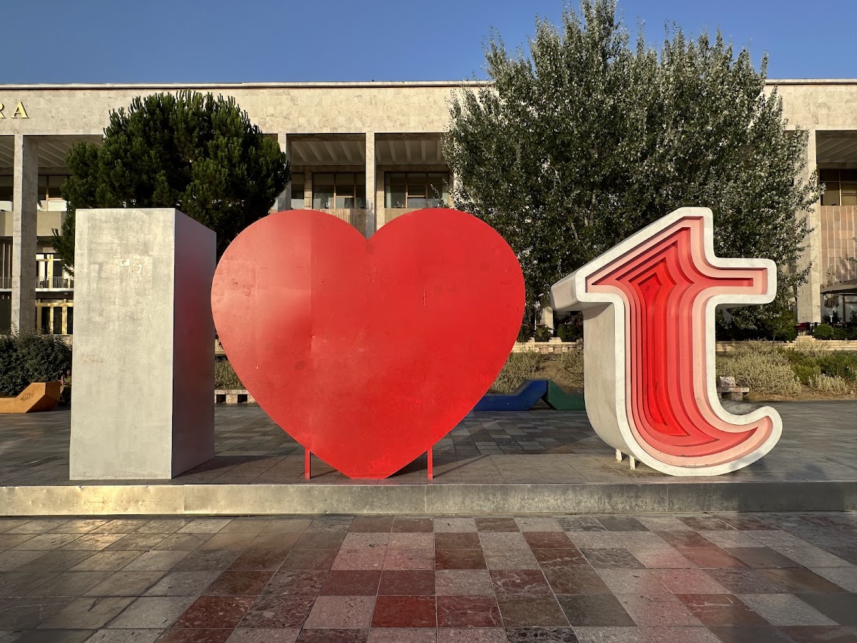I love Tirana Sign — Atraksione në Tiranë