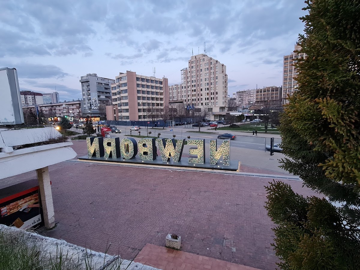 Newborn Monument — Atraksione në Prishtinë — photo 5