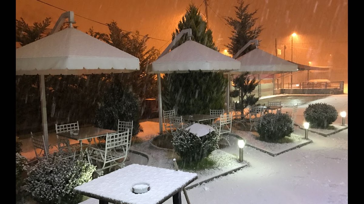 Bar Kafe, Kalçeto, Lavazh & Xhama të Zi "MERI D&D"