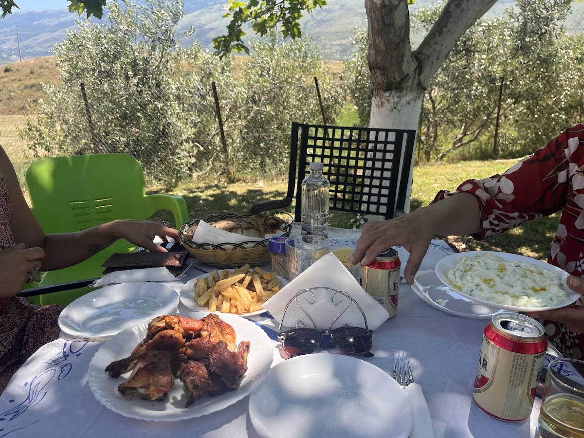 Bar kafe Vasjari (Mondi)