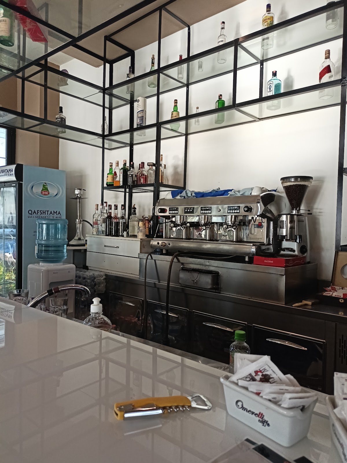 BAR CORNER