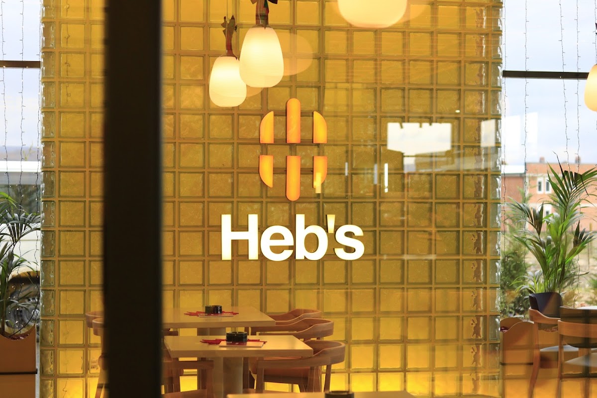 Heb's, Komoran — Kafene në Drenas