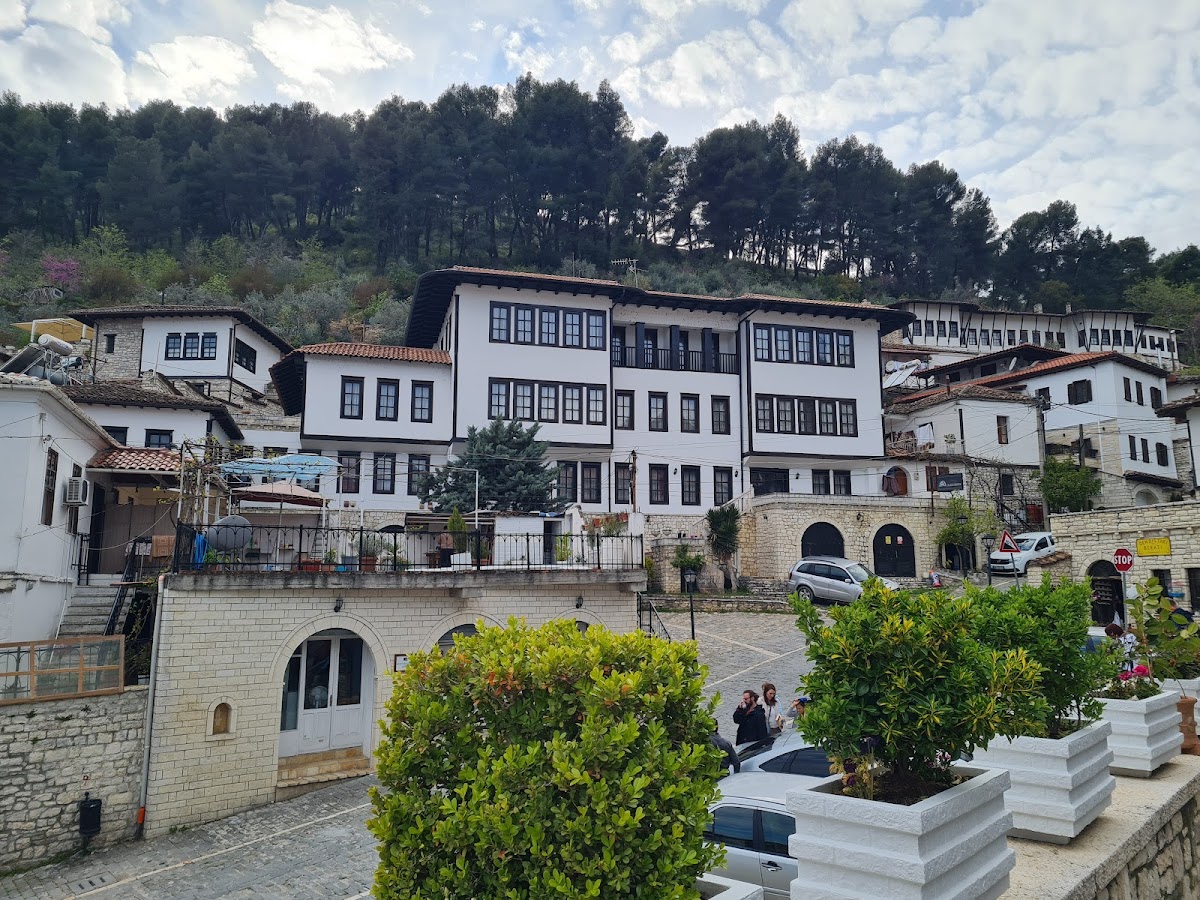Onufri Hotel & Restaurant photo 4