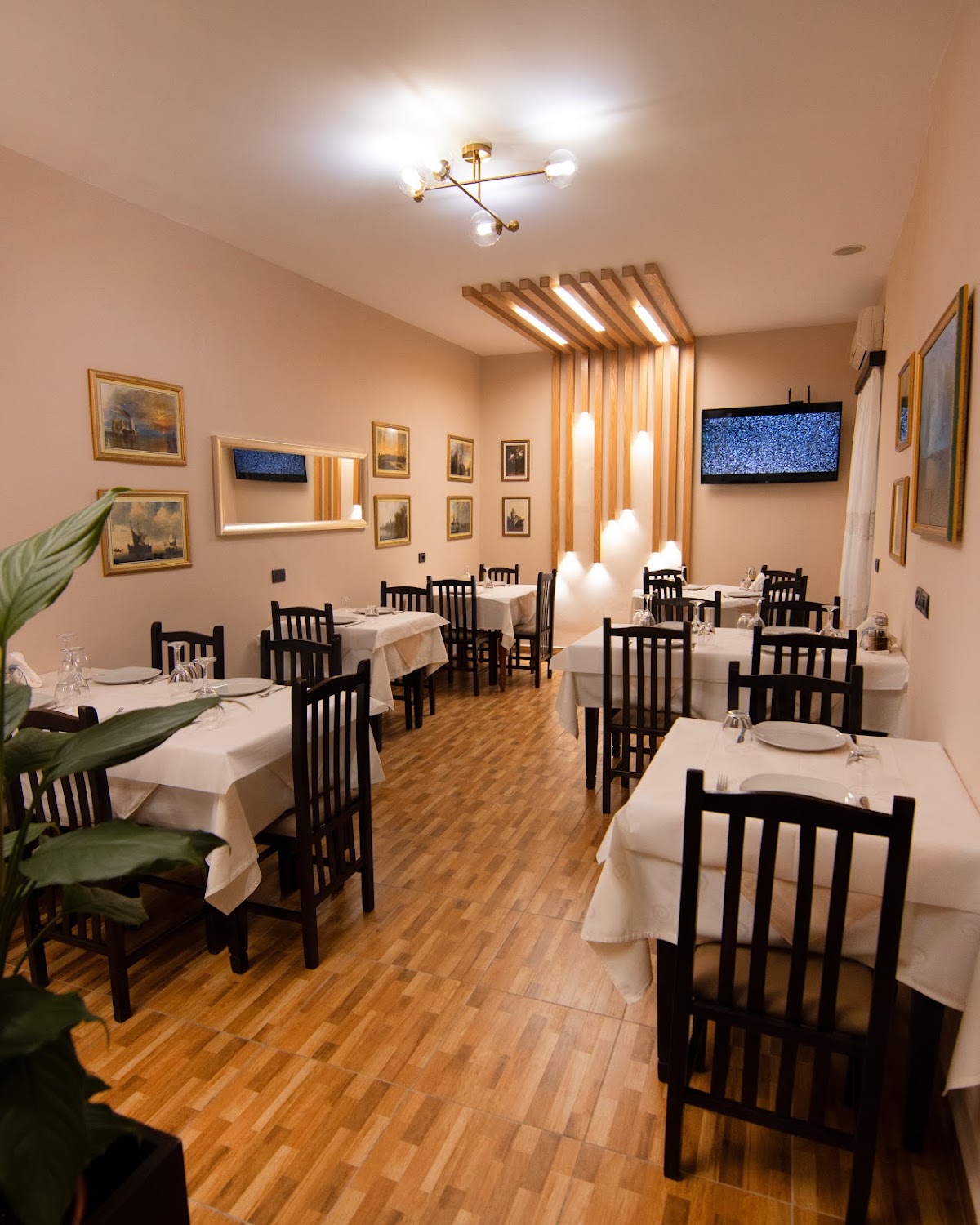 100 Shijet e Detit - Seafood Restaurant