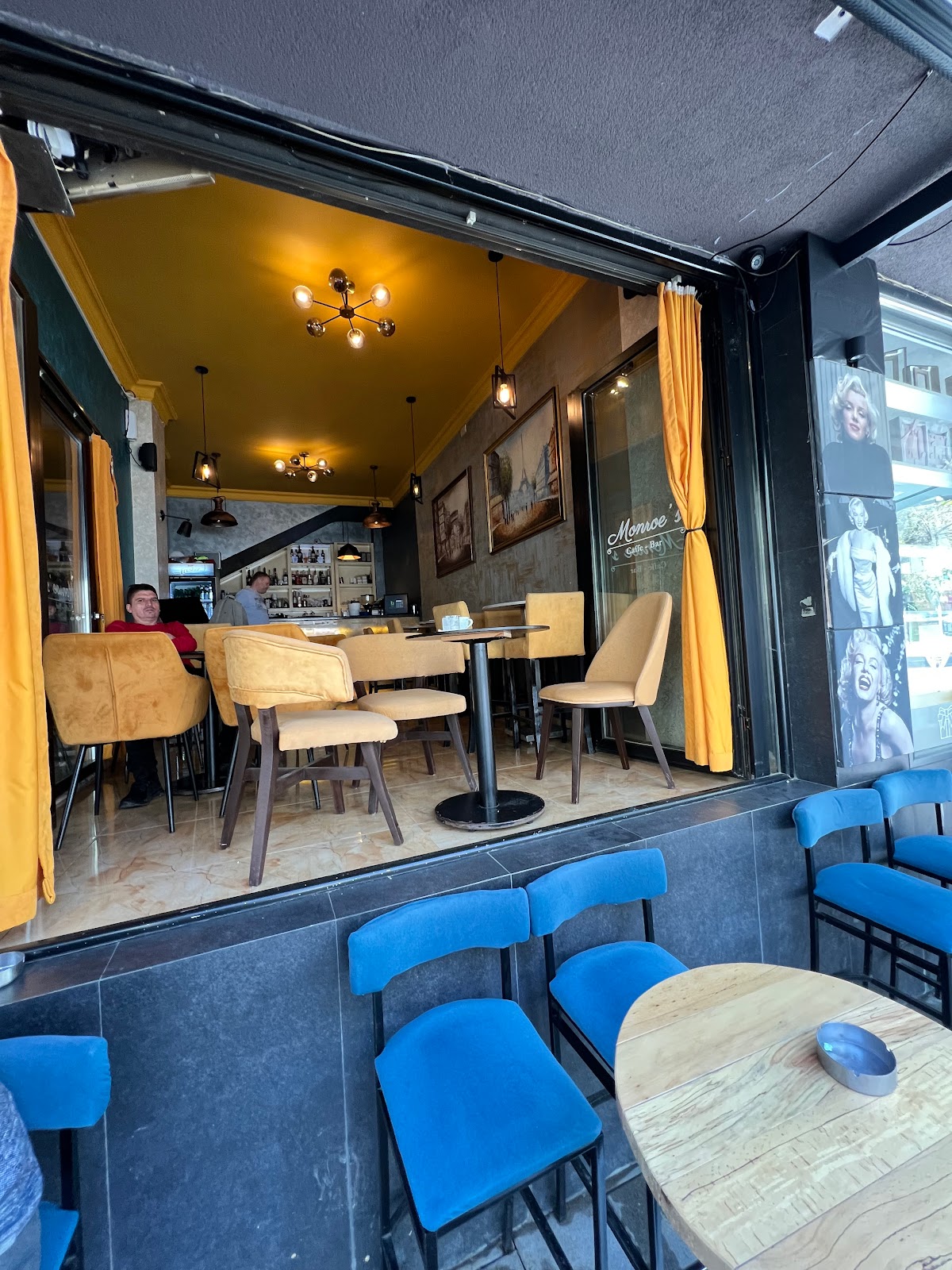 Monroe's Caffe - Bar photo 3