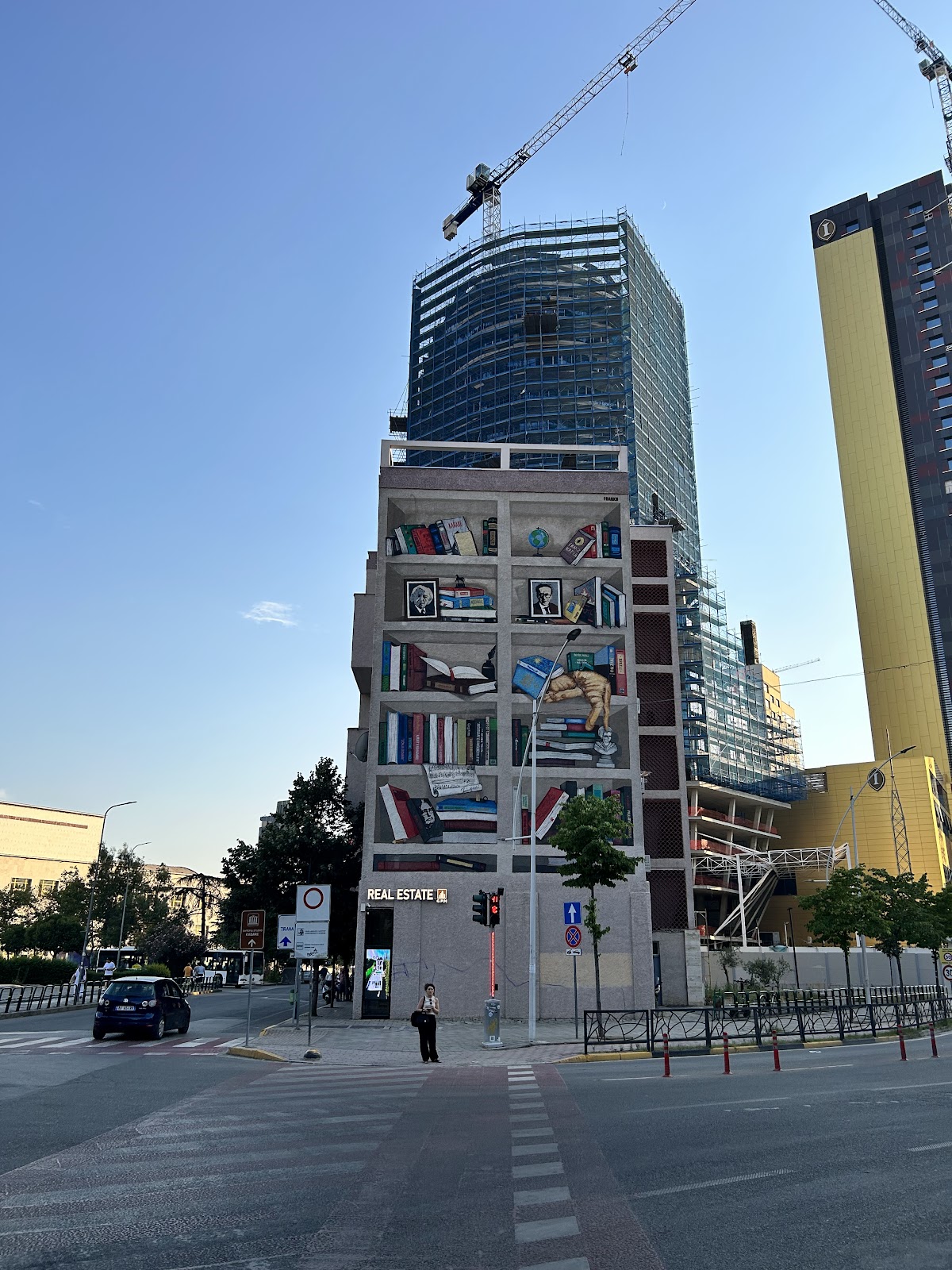 Palace with cubes photo 3