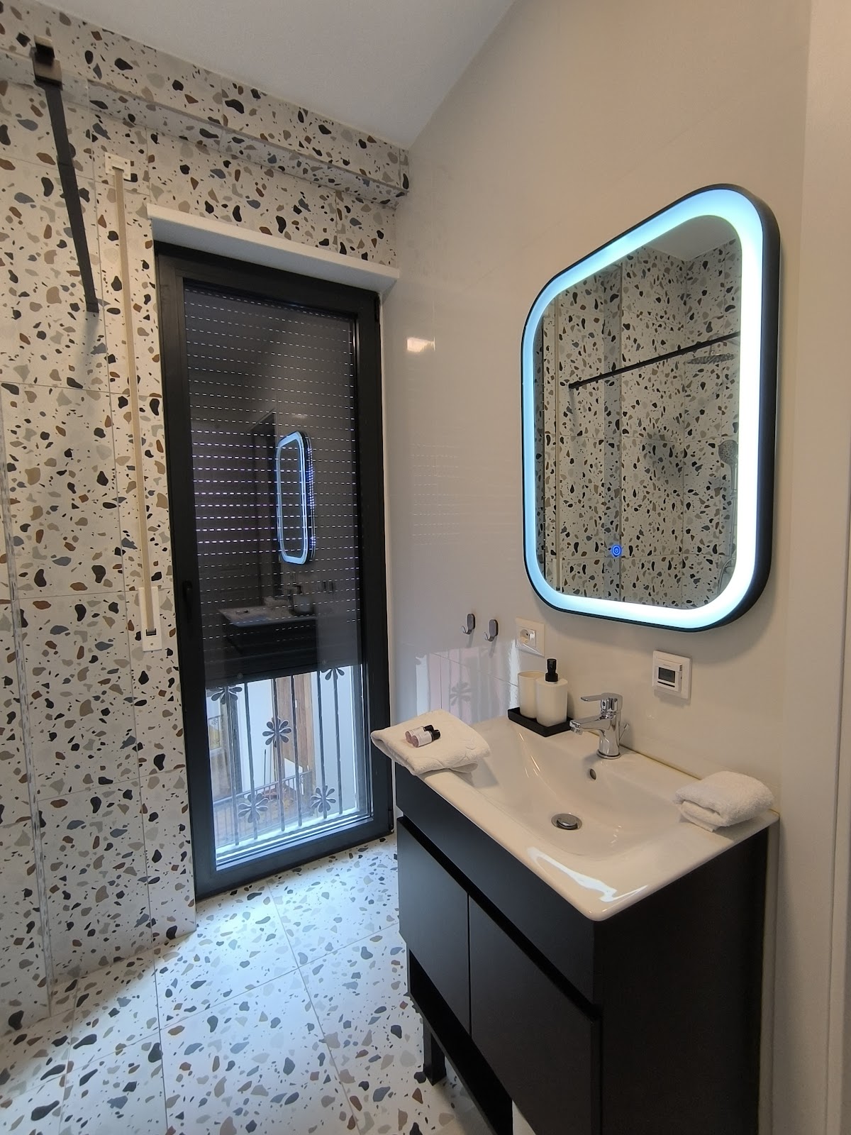 Serenade Apartment photo 5