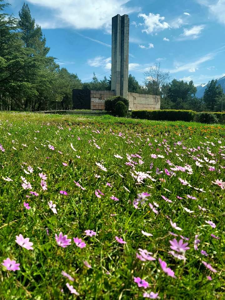 War Monument 1944 photo 5
