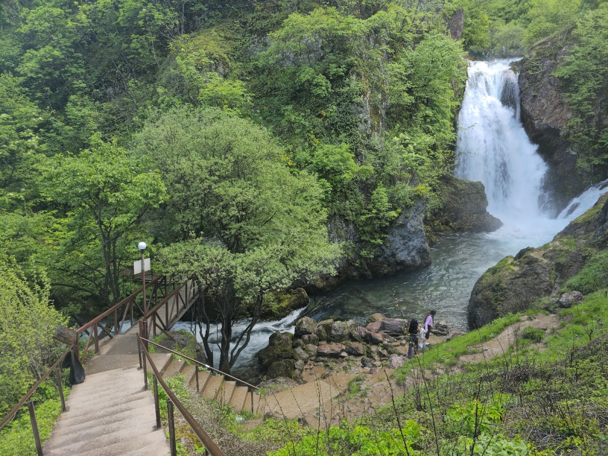 White Drin Waterfall photo 2