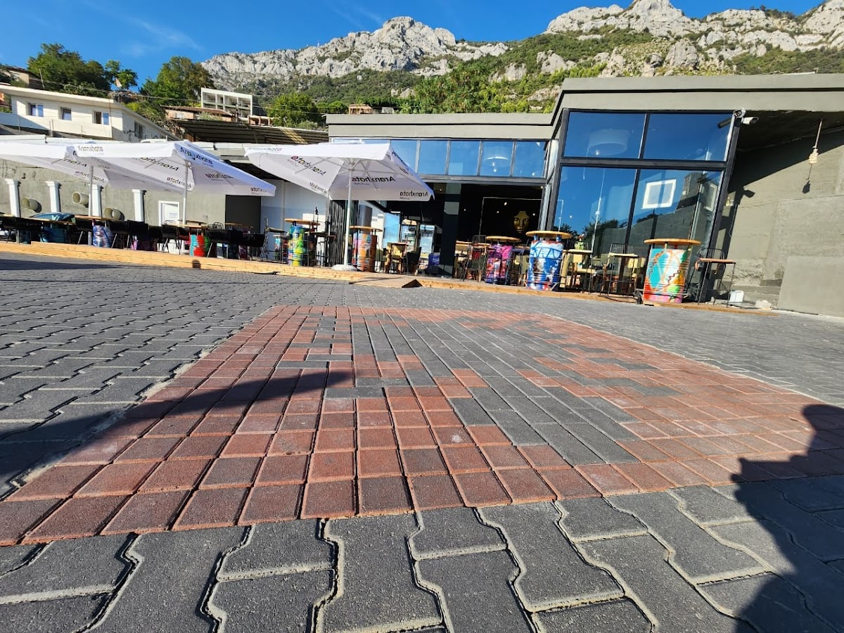 Hysen Park Krujë Bar Restaurant photo 4