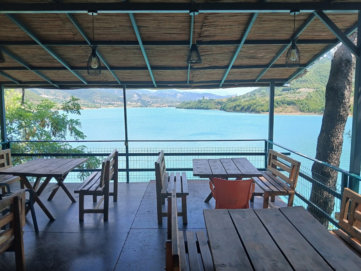 Restorant & Hotel LUNDRO