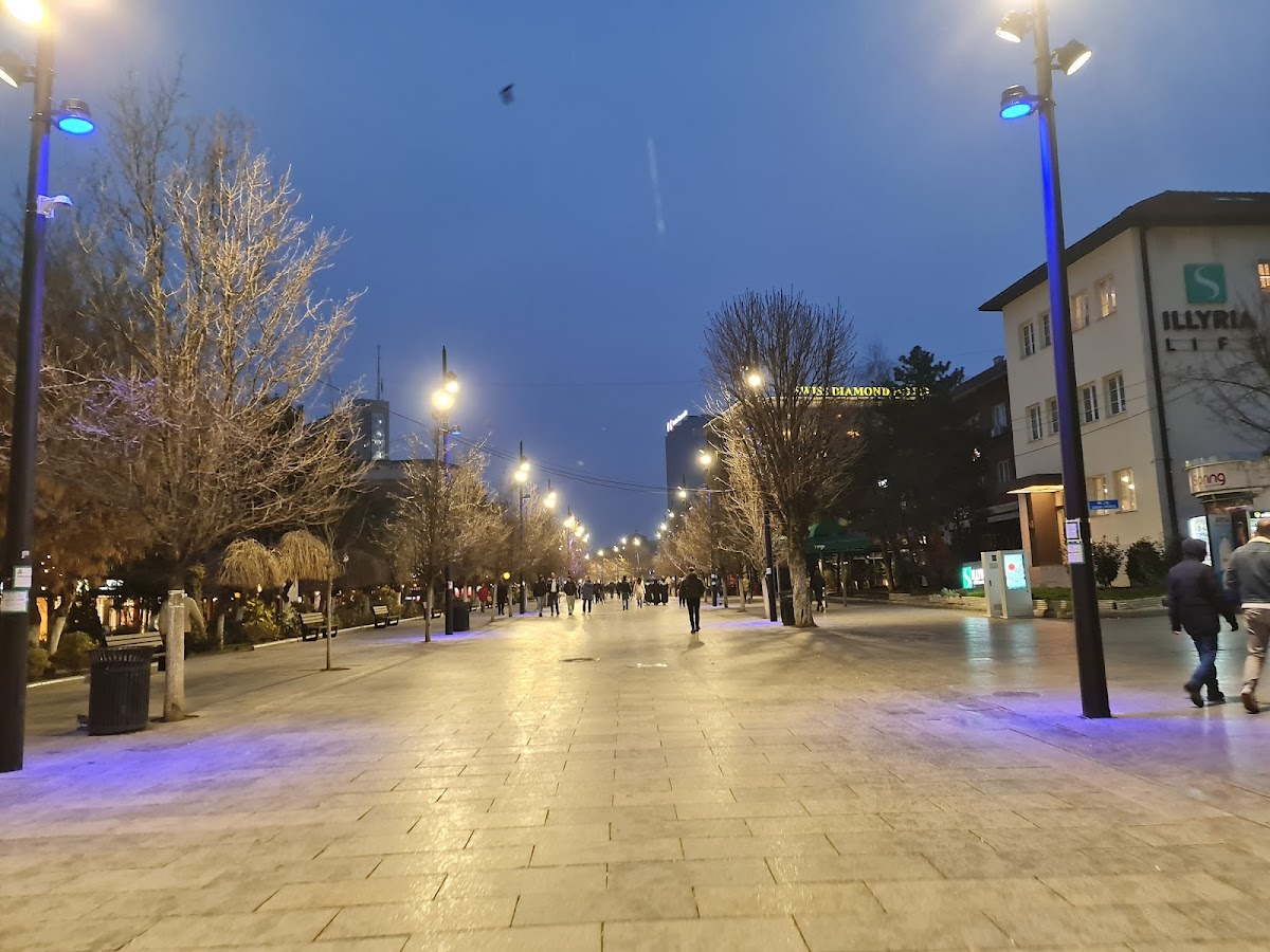 Mother Theresa Square — Atraksione në Prishtinë — photo 2