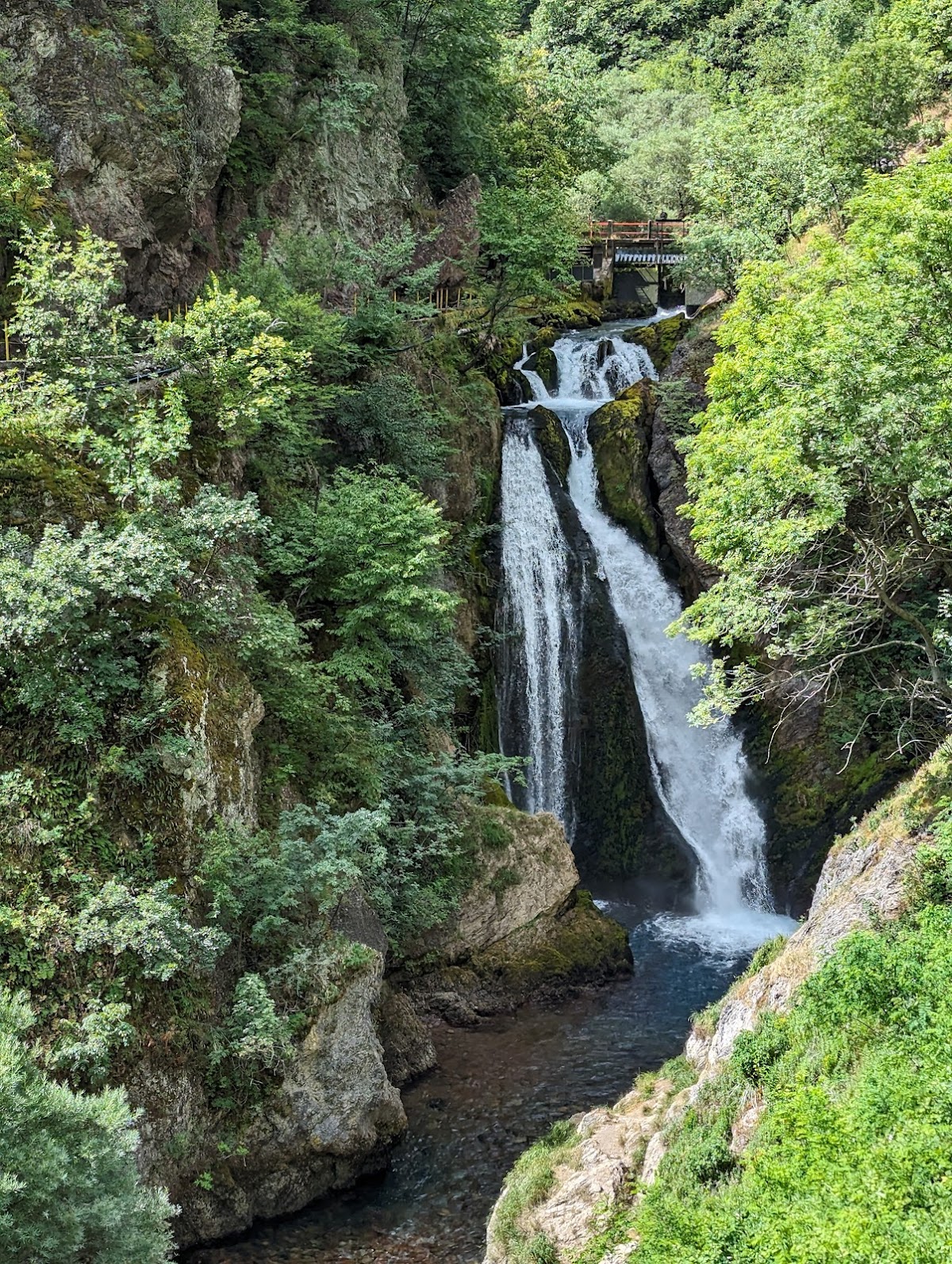 White Drin Waterfall photo 3