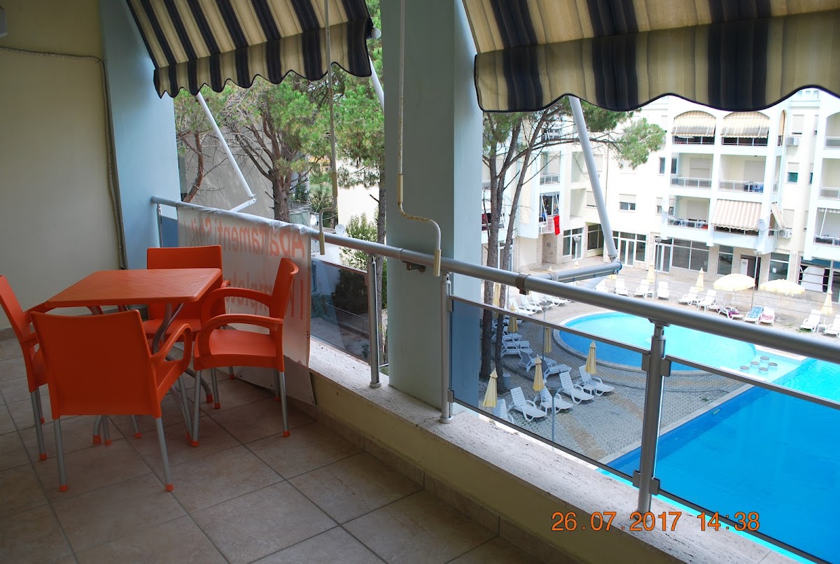 ARBI's POOL VIEW APT photo 4