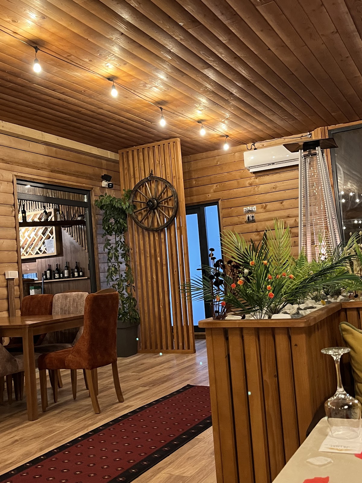Restaurant Te Lisat Jezerc — Restorante në Shtime